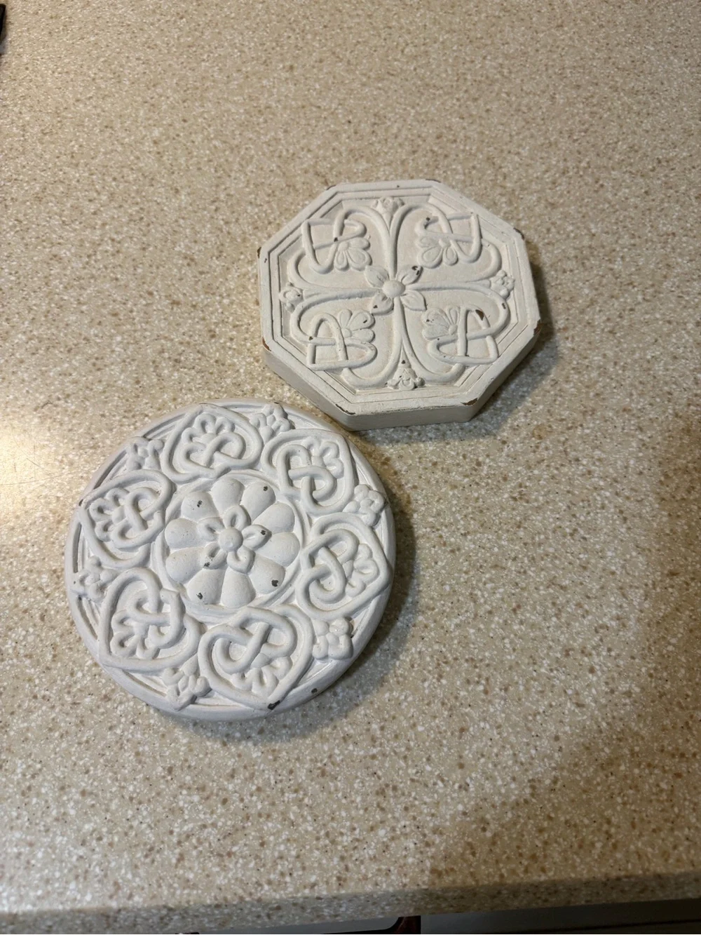Southern Living Cream Decorative Resin Medallion Set